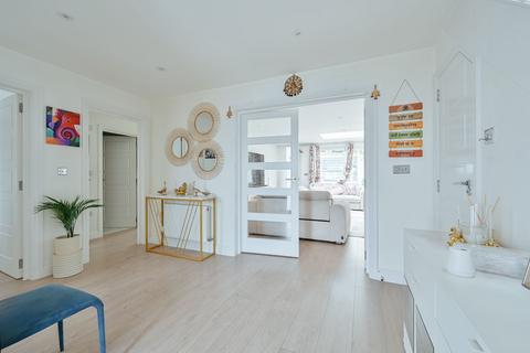 28 Richfield Road, Bushey, WD23 4LB