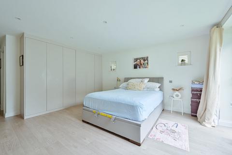 28 Richfield Road, Bushey, WD23 4LB