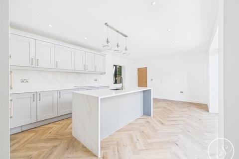 4 bedroom detached house for sale, Luxury 4-bed Detached House, Leeds