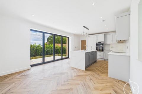 4 bedroom detached house for sale, Luxury 4-bed Detached House, Leeds