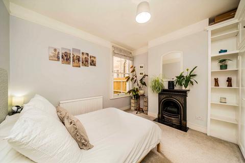 2 bedroom flat for sale, Waldron Road, London SW18
