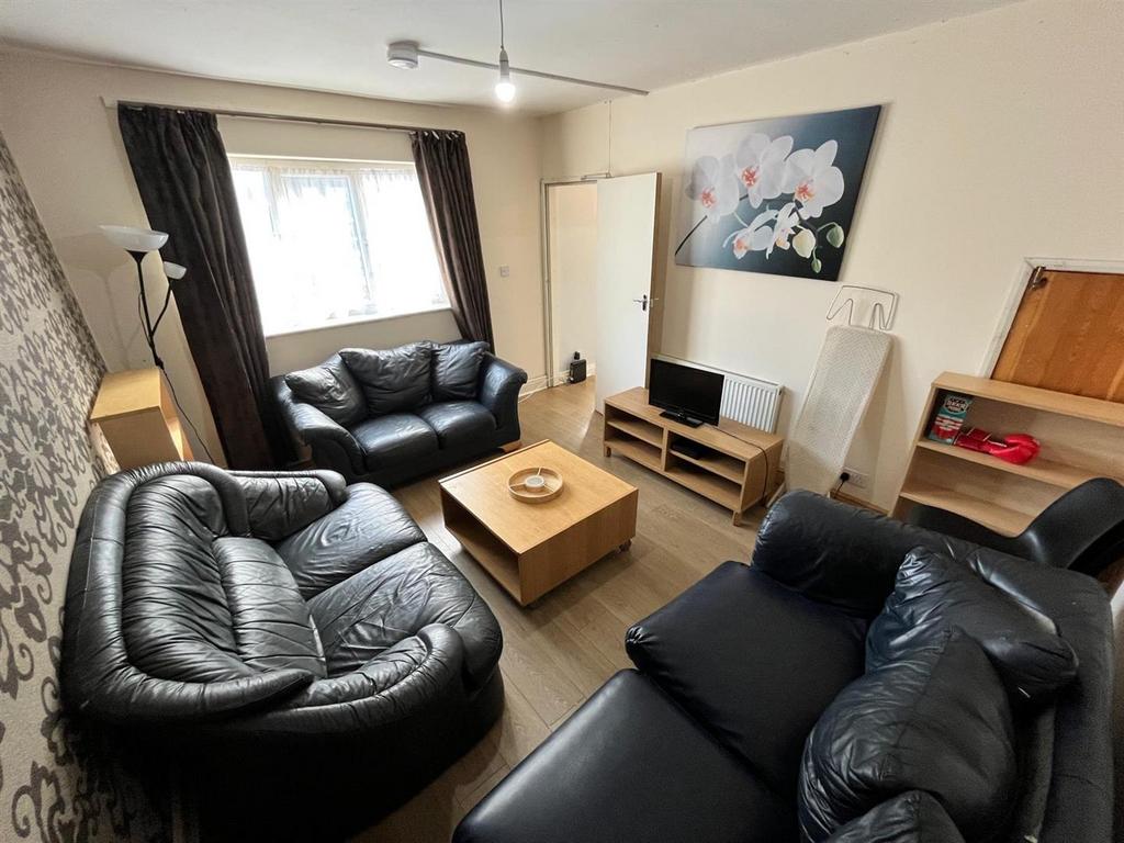 Whats App Image 2025-09-17 at 14.18.52 (1).jpeg