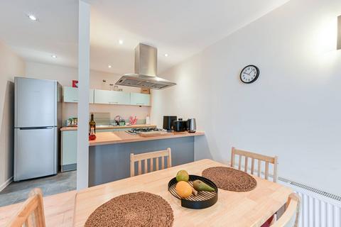 Cold Harbour, Canary Wharf, London, E14