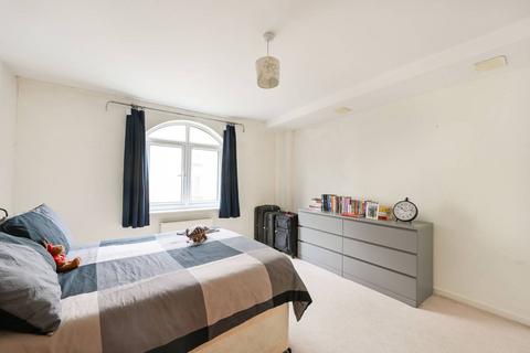 1 bedroom flat to rent, Cold Harbour, Canary Wharf, London, E14