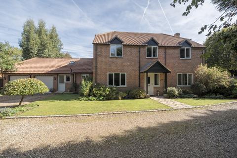4 bedroom detached house for sale, Spring Close, Reading RG8