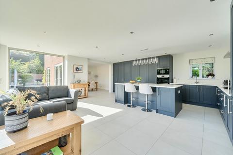 4 bedroom detached house for sale, Spring Close, Reading RG8