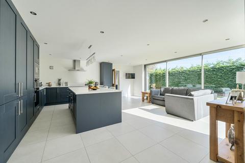 4 bedroom detached house for sale, Spring Close, Reading RG8
