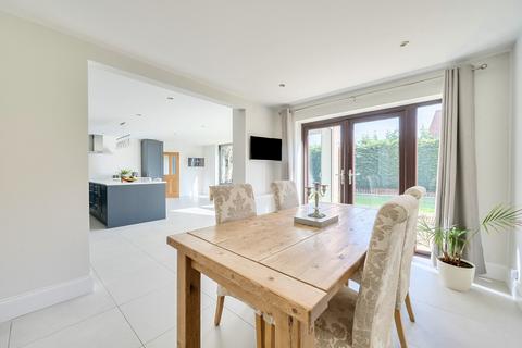 4 bedroom detached house for sale, Spring Close, Reading RG8