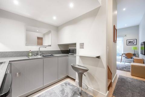 Studio to rent, Queensborough Terrace, Bayswater, London, W2