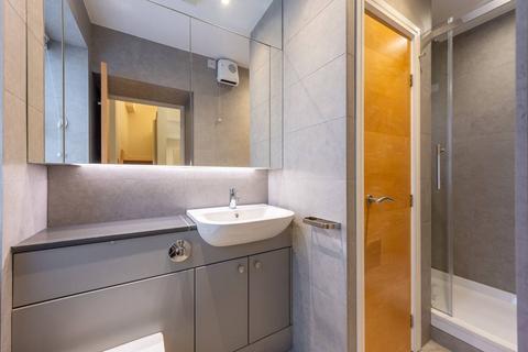 Studio to rent, Queensborough Terrace, Bayswater, London, W2