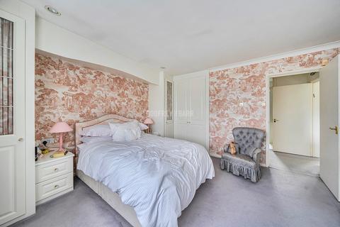 undefined, East Finchley / Hampstead Garden Suburb borders N2