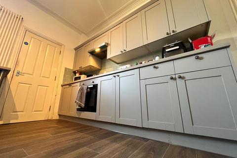 Ash Road, Headingley, Leeds, LS6 3HD