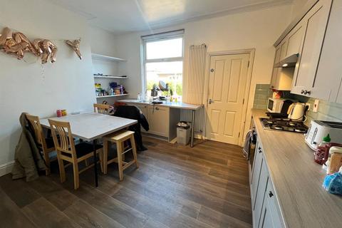5 bedroom terraced house to rent, Ash Road, Headingley, Leeds, LS6 3HD