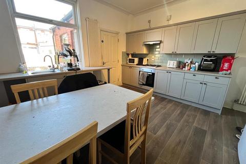5 bedroom terraced house to rent, Ash Road, Headingley, Leeds, LS6 3HD