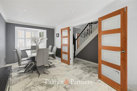 4 bedroom detached house for sale, Lister Tye, Chelmsford CM2
