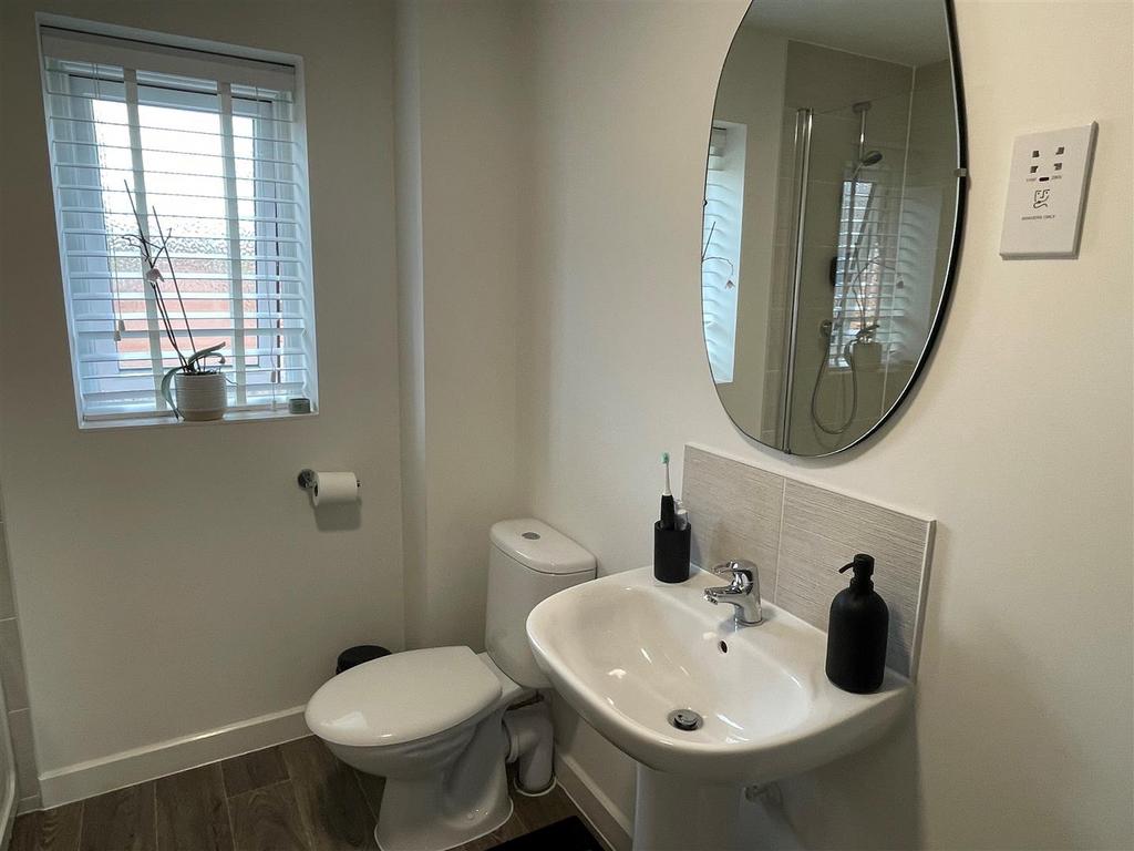 Bathroom 3.jpg