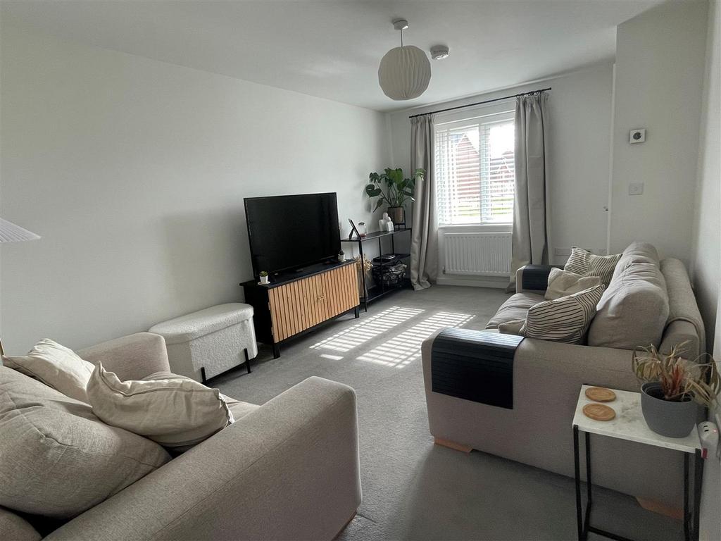 Front room 5.jpg