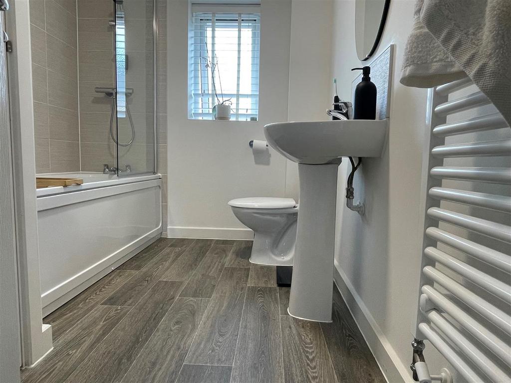 Bathroom 2.jpg
