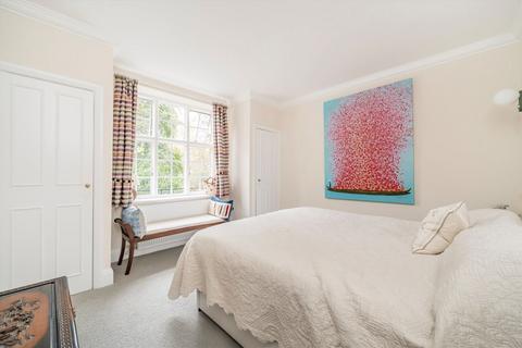 Flat 4, Pembroke Court South Edwardes Square, London, W8 6HN