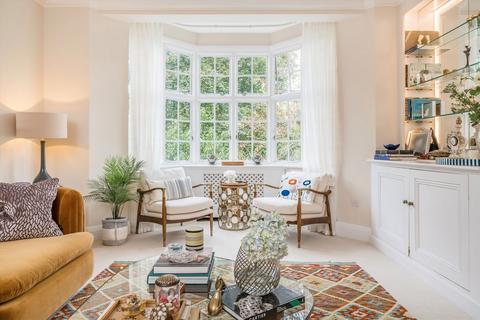 Flat 4, Pembroke Court South Edwardes Square, London, W8 6HN