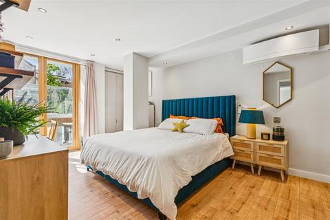 2 bedroom flat for sale, Spring Grove, London, W4