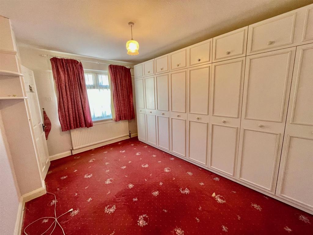 16 Sunnybank Road Bed 1.jpg