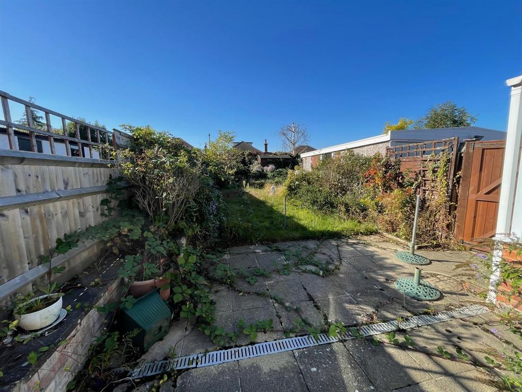 16 Sunnybank Rd Garden.jpg