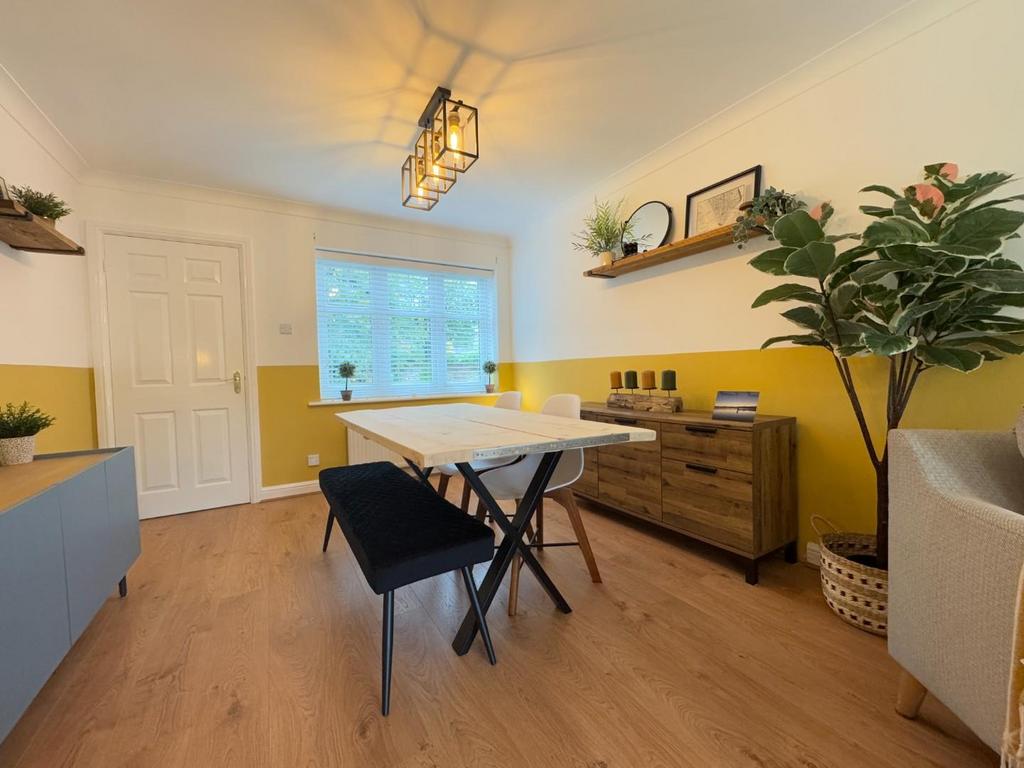 Lounge/dining room
