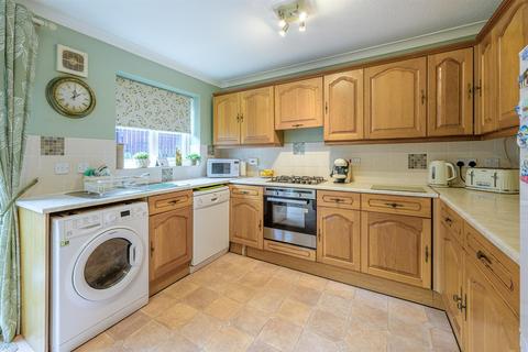 3 bedroom semi-detached house for sale, Surrey Drive, Kingswinford, DY6 8HR