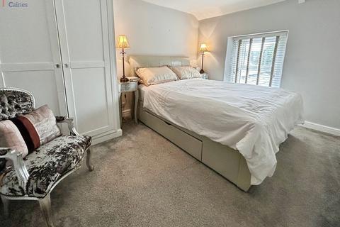 3 bedroom detached house for sale, Penscynor, Cilfrew, Neath, Neath Port Talbot. SA10 8LF