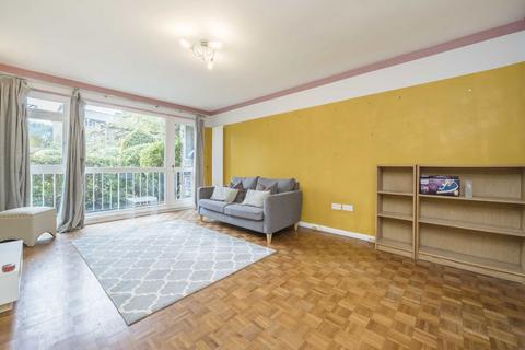 undefined, Mount Avenue, London W5