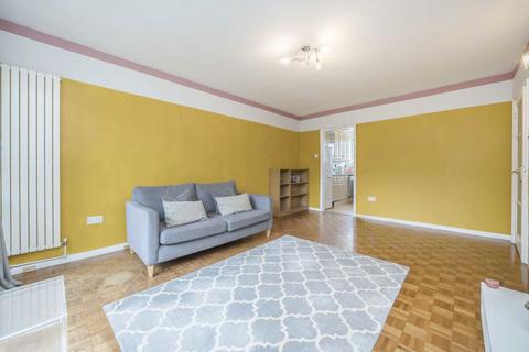 undefined, Mount Avenue, London W5