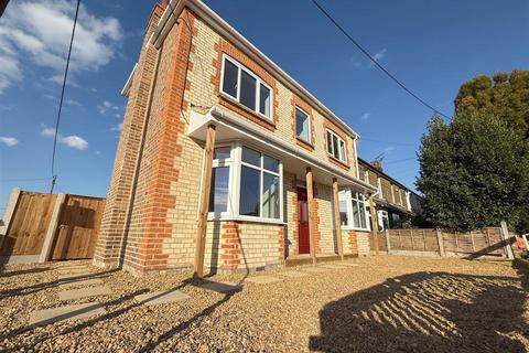4 bedroom detached house for sale, London Road, Benfleet