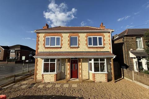 4 bedroom detached house for sale, London Road, Benfleet