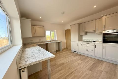 4 bedroom detached house for sale, London Road, Benfleet