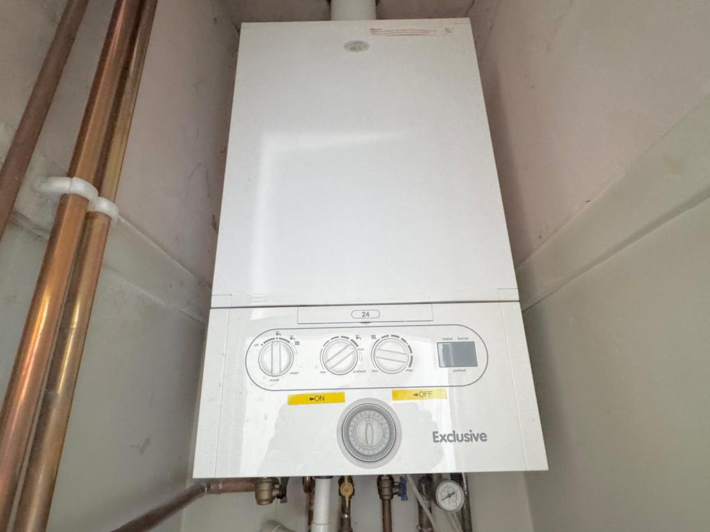 Gas combi boiler