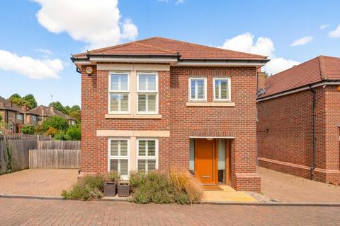 Harris Close, London N11