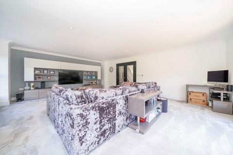 4 bedroom detached house to rent, Harris Close, London N11