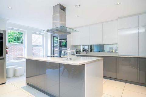 4 bedroom detached house to rent, Harris Close, London N11
