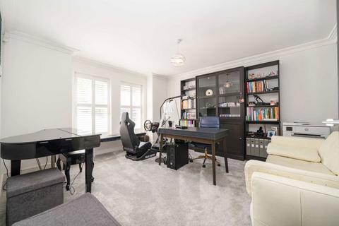 4 bedroom detached house to rent, Harris Close, London N11