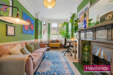18 The Mall, London, N14 6LN