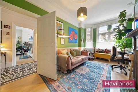 18 The Mall, London, N14 6LN