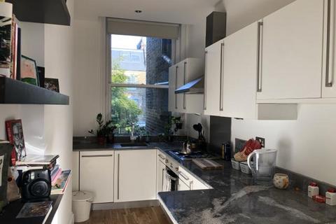 Studio to rent, Upper Street, London, N1
