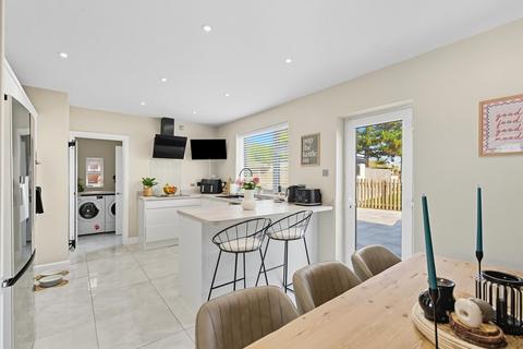 3 bedroom end of terrace house for sale, West View, Skeffling
