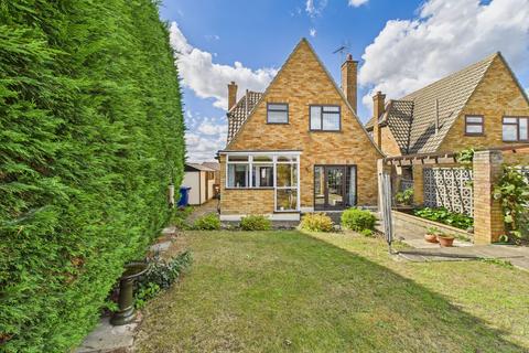 3 bedroom chalet for sale, Lampits Hill, Corringham, SS17