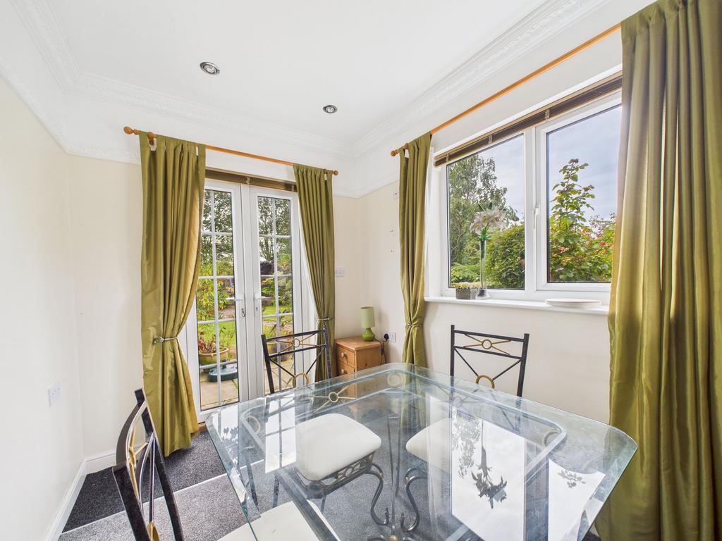 Garden/ dining room