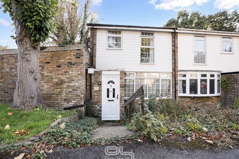 3 bedroom end of terrace house for sale, Maybrook Gardens, ., High Wycombe, Buckinghamshire, HP13 6PJ
