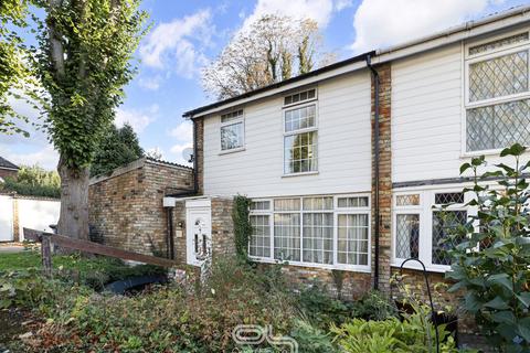3 bedroom end of terrace house for sale, Maybrook Gardens, ., High Wycombe, Buckinghamshire, HP13 6PJ