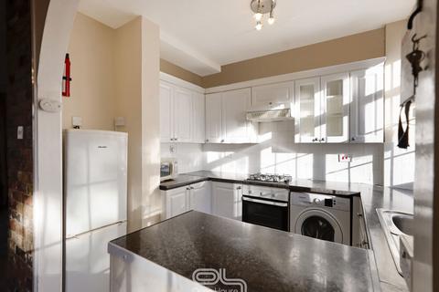 3 bedroom end of terrace house for sale, Maybrook Gardens, ., High Wycombe, Buckinghamshire, HP13 6PJ