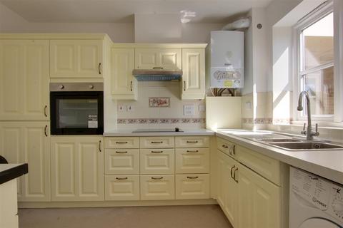 2 bedroom retirement property to rent, Newsholme Drive, London